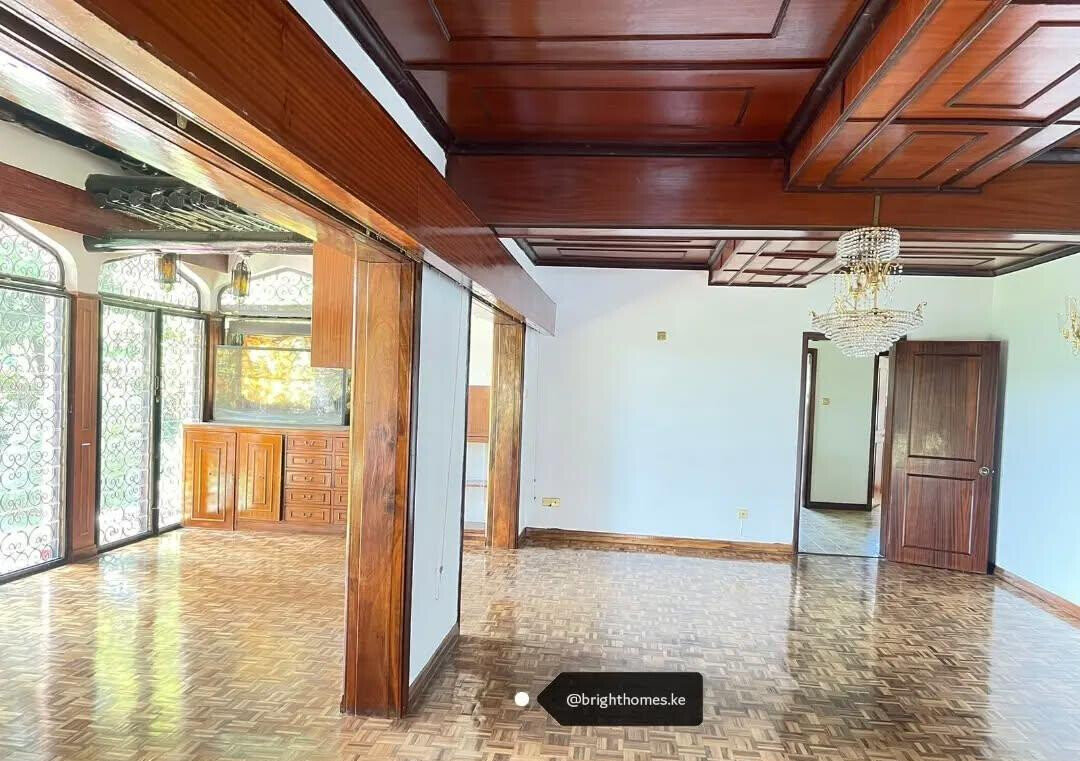 6-Bedroom Villa on 1.5 Acres with Guest Wings & Rooftop Terrace - Spring Valley