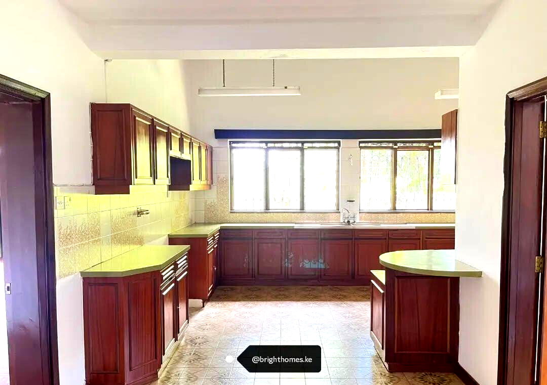 6-Bedroom Villa on 1.5 Acres with Guest Wings & Rooftop Terrace - Spring Valley