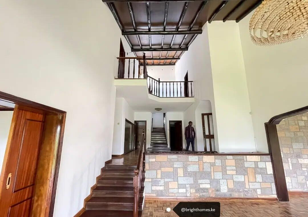 6-Bedroom Villa on 1.5 Acres with Guest Wings & Rooftop Terrace - Spring Valley