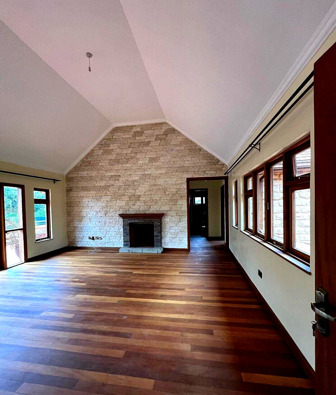 5-Bedroom Townhouse with Study & Fireplaces – Karen