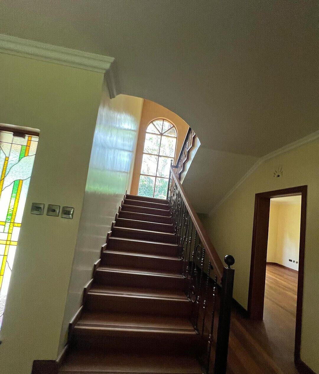 5-Bedroom Townhouse with Study & Fireplaces – Karen
