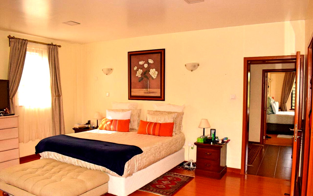 6-Bed Townhouse with Servant Quarter & Generator - Lavington