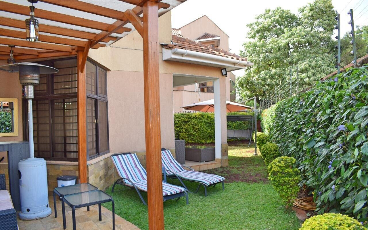 6-Bed Townhouse with Servant Quarter & Generator - Lavington