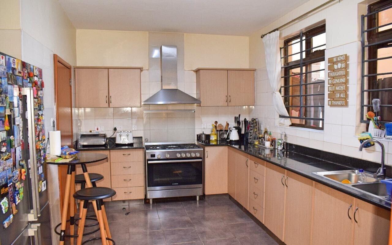 6-Bed Townhouse with Servant Quarter & Generator - Lavington