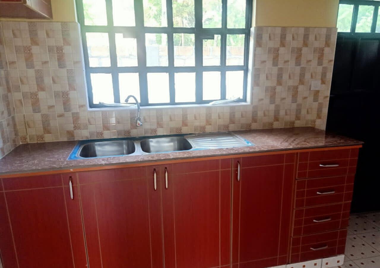 3BR Townhouse with Expansive Garden, 5 Mins from Kiserian Town