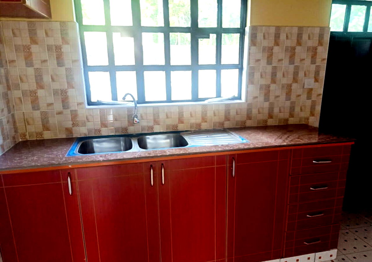 3BR Townhouse with Expansive Garden, 5 Mins from Kiserian Town