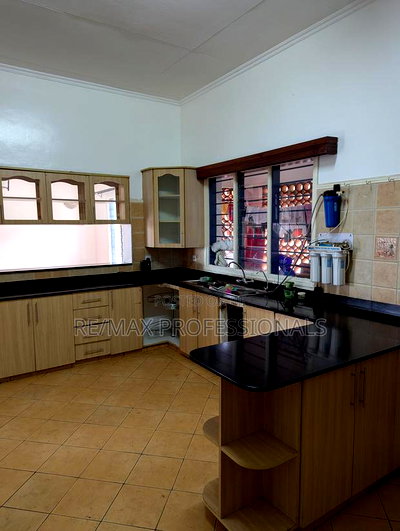 5bdrm Penthouse in Muthangari for rent - Image 4