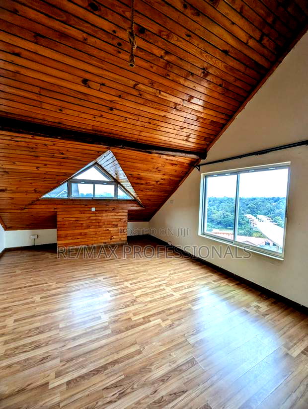 5bdrm Penthouse in Muthangari for rent