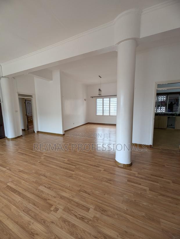 5bdrm Penthouse in Muthangari for rent