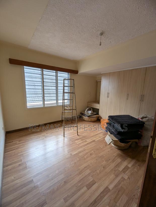 5bdrm Penthouse in Muthangari for rent