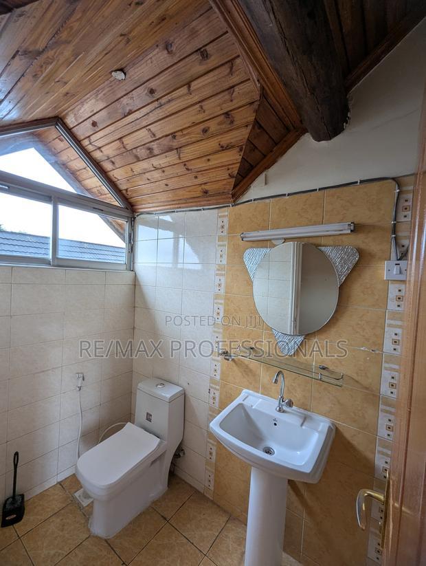 5bdrm Penthouse in Muthangari for rent