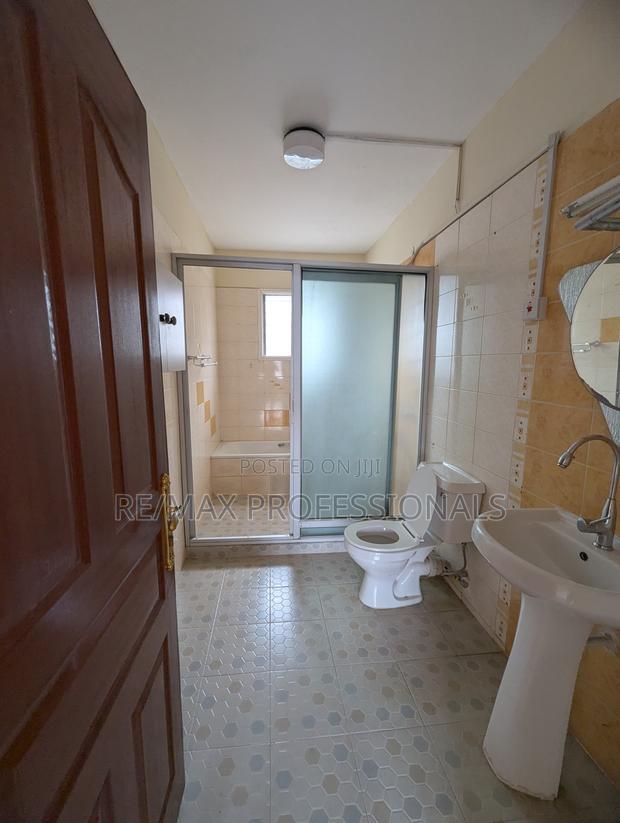 5bdrm Penthouse in Muthangari for rent