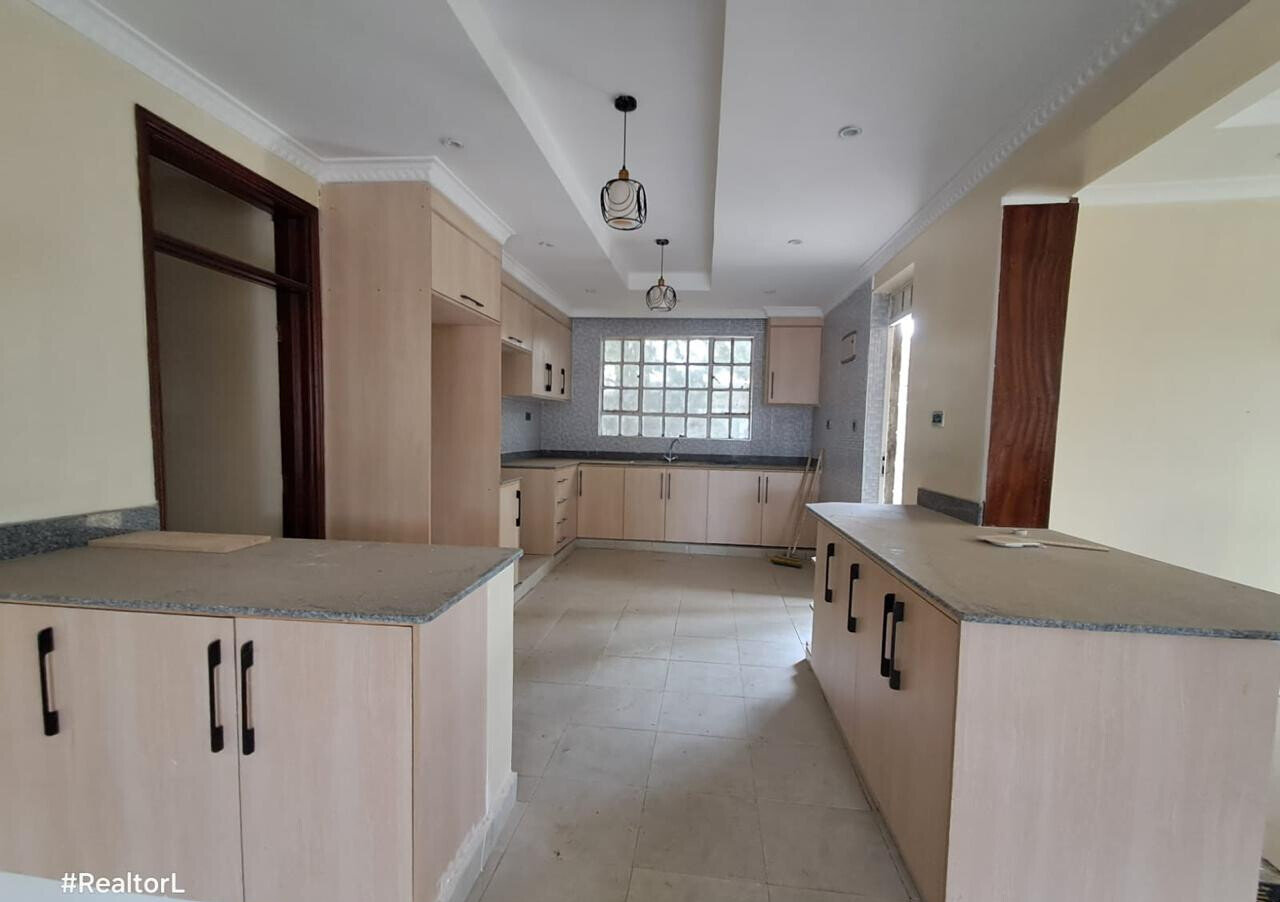 5-Bed Master En-Suite Townhouse with Ready Title - Kitengela Yukos