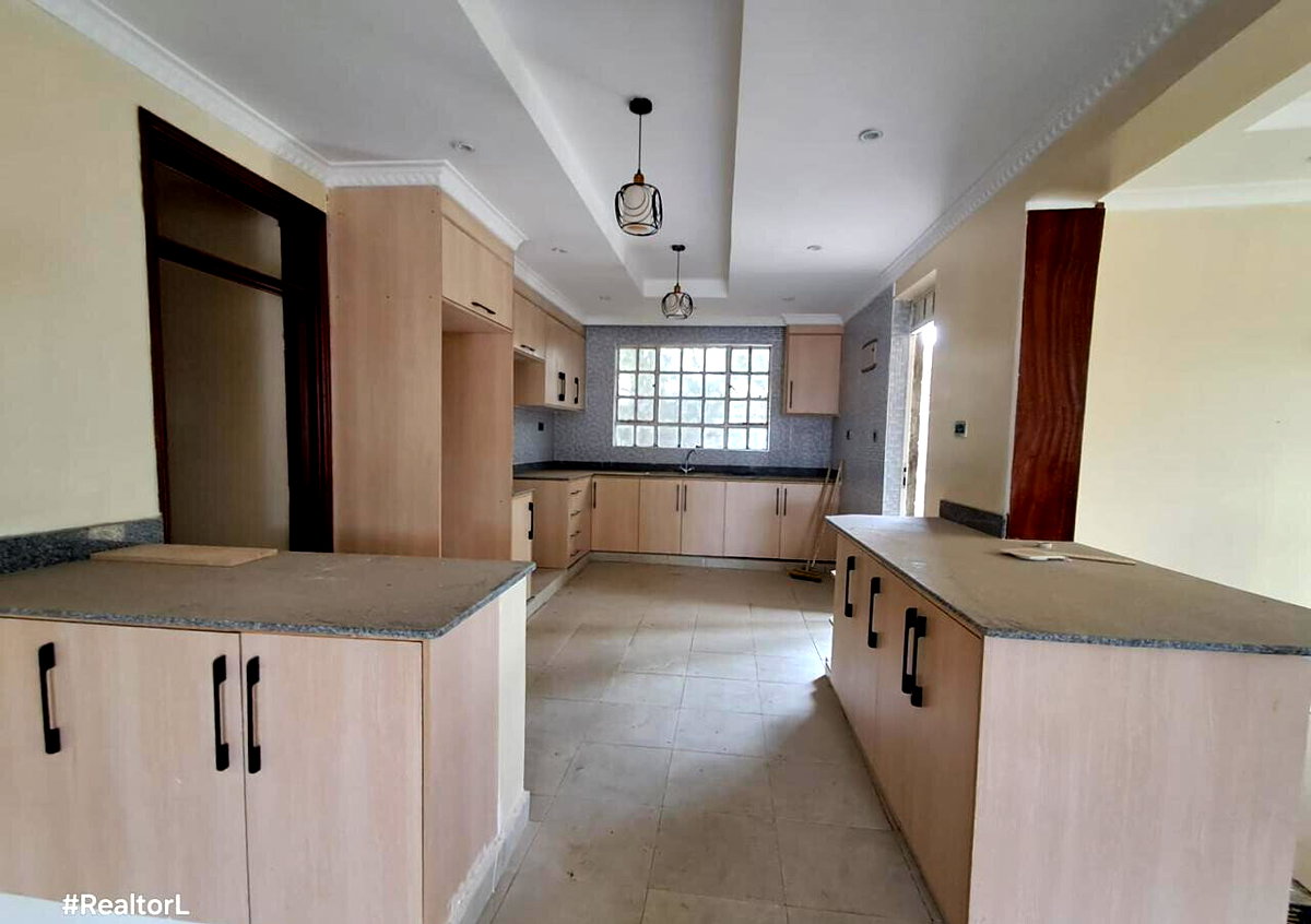 5-Bed Master En-Suite Townhouse with Ready Title - Kitengela Yukos