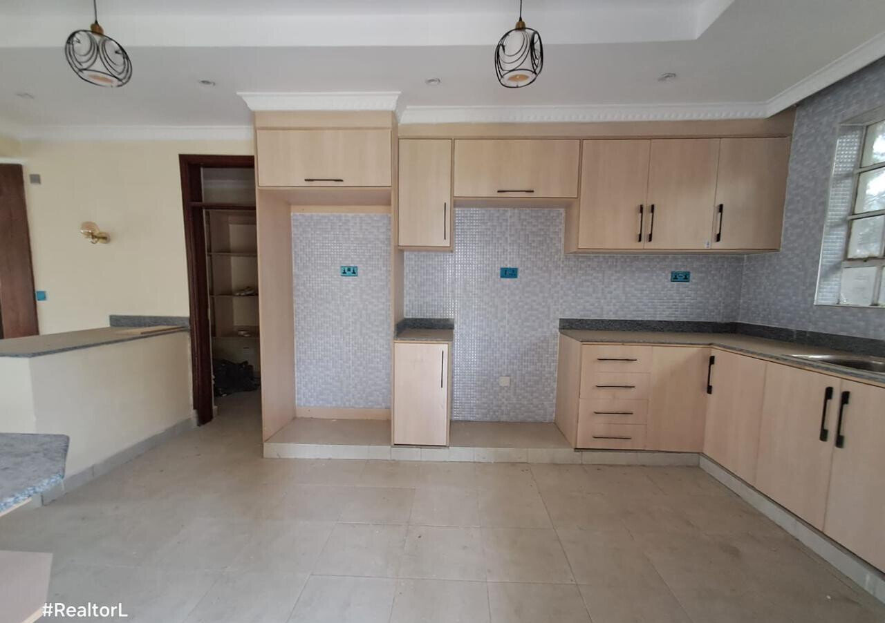 5-Bed Master En-Suite Townhouse with Ready Title - Kitengela Yukos