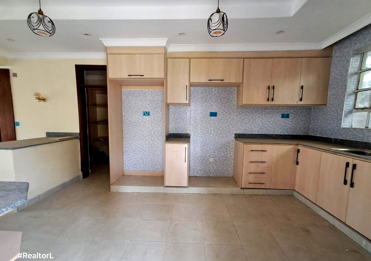 5-Bed Master En-Suite Townhouse with Ready Title - Kitengela Yukos