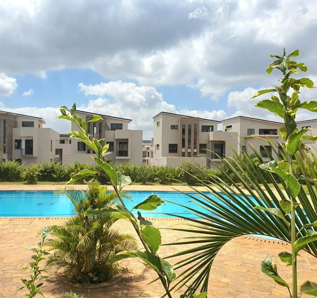 4BR All-Ensuite Townhouse with Clubhouse & Pool - Runda