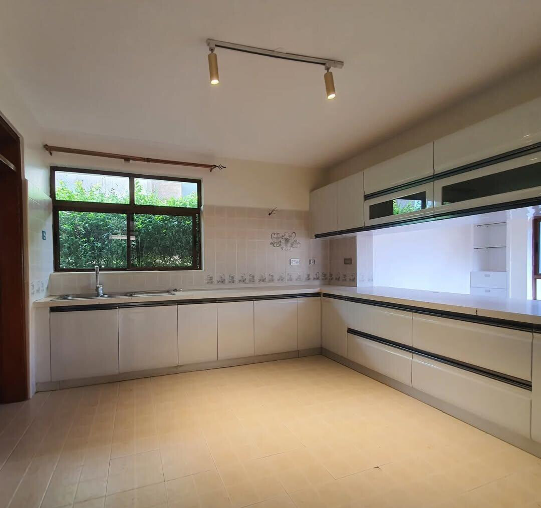 4BR All-Ensuite Townhouse with Clubhouse & Pool - Runda