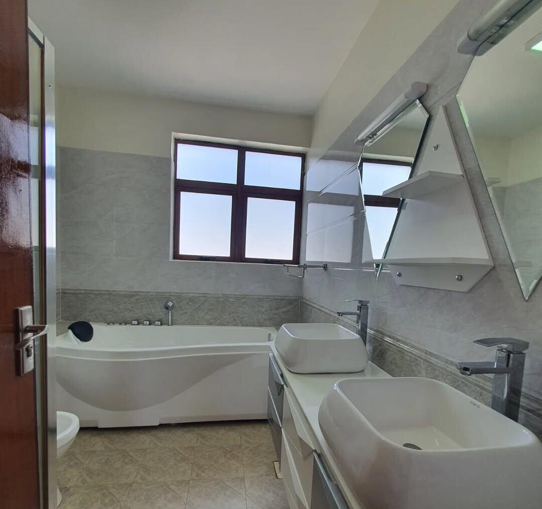 4BR All-Ensuite Townhouse with Clubhouse & Pool - Runda