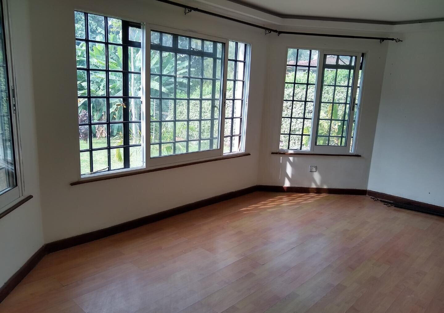 Half Acre 5BR Haven at KSh 350K