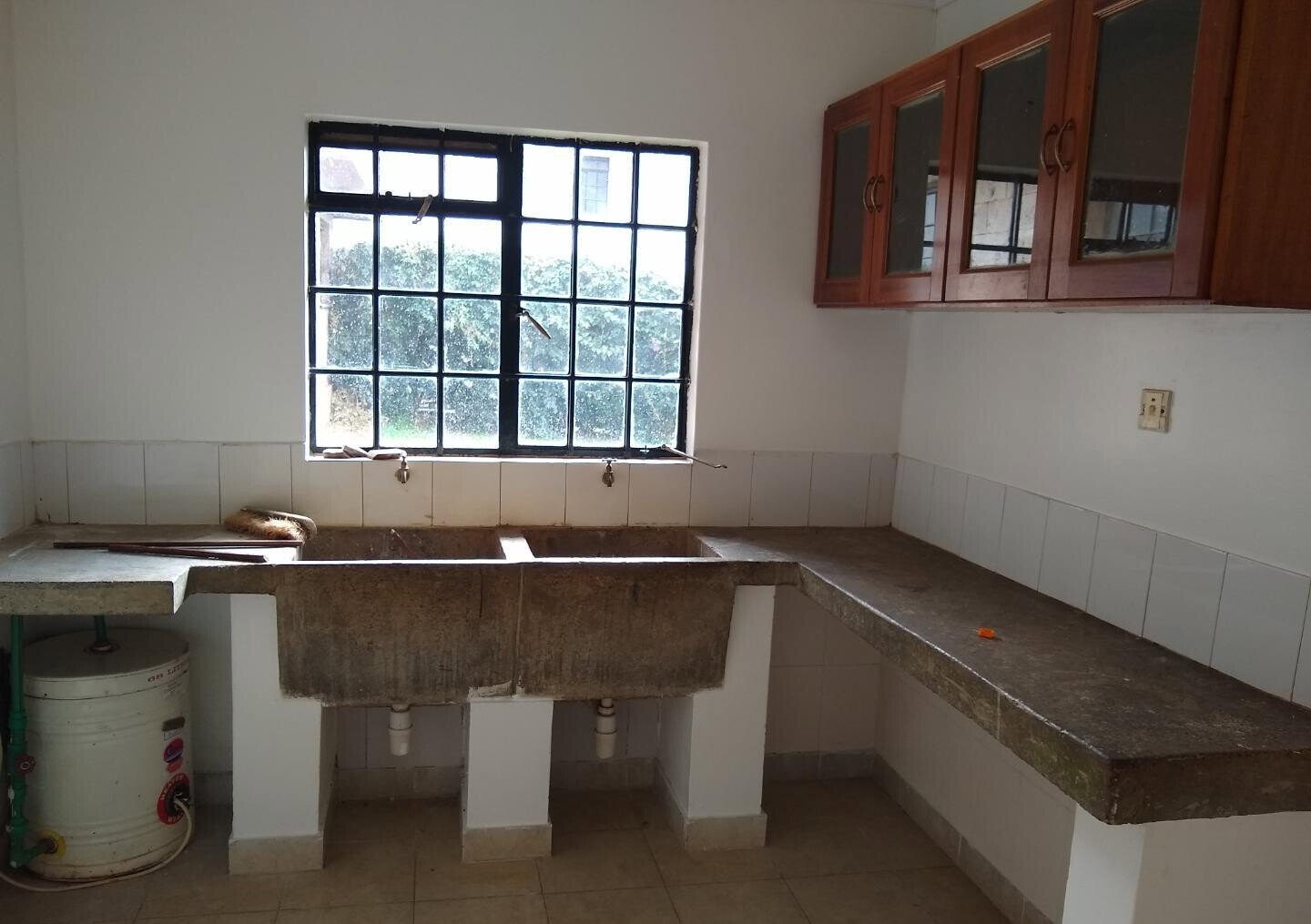 Half Acre 5BR Haven at KSh 350K