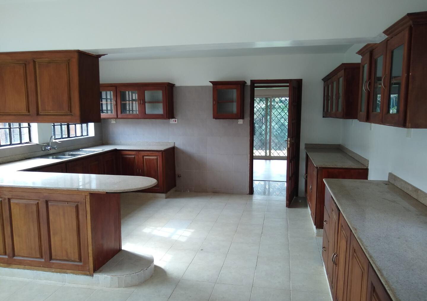Half Acre 5BR Haven at KSh 350K