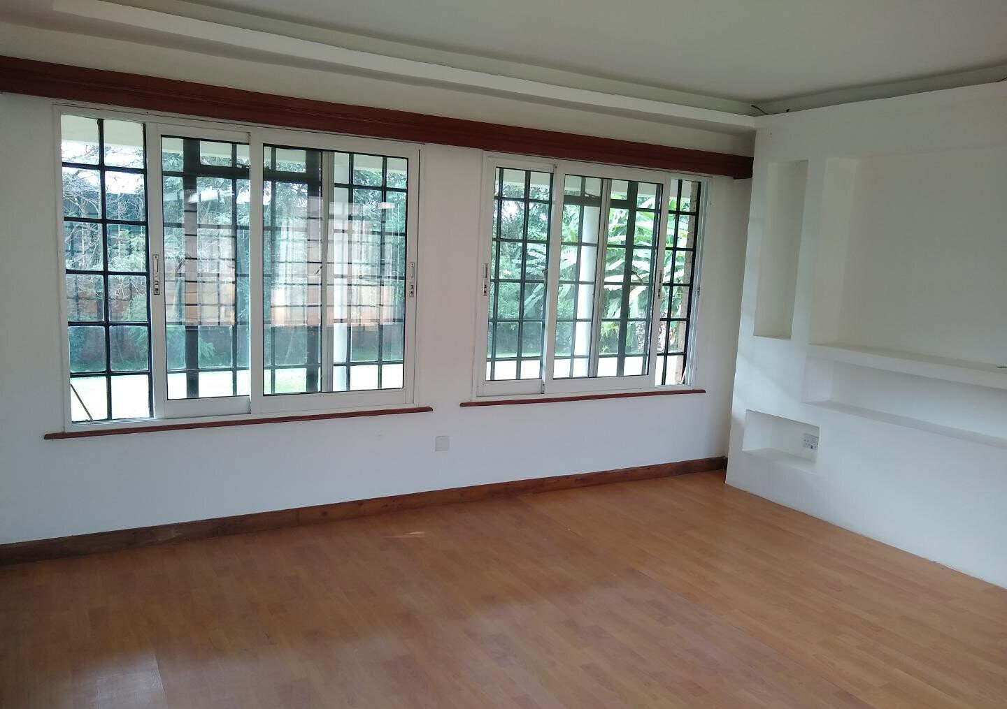 Half Acre 5BR Haven at KSh 350K