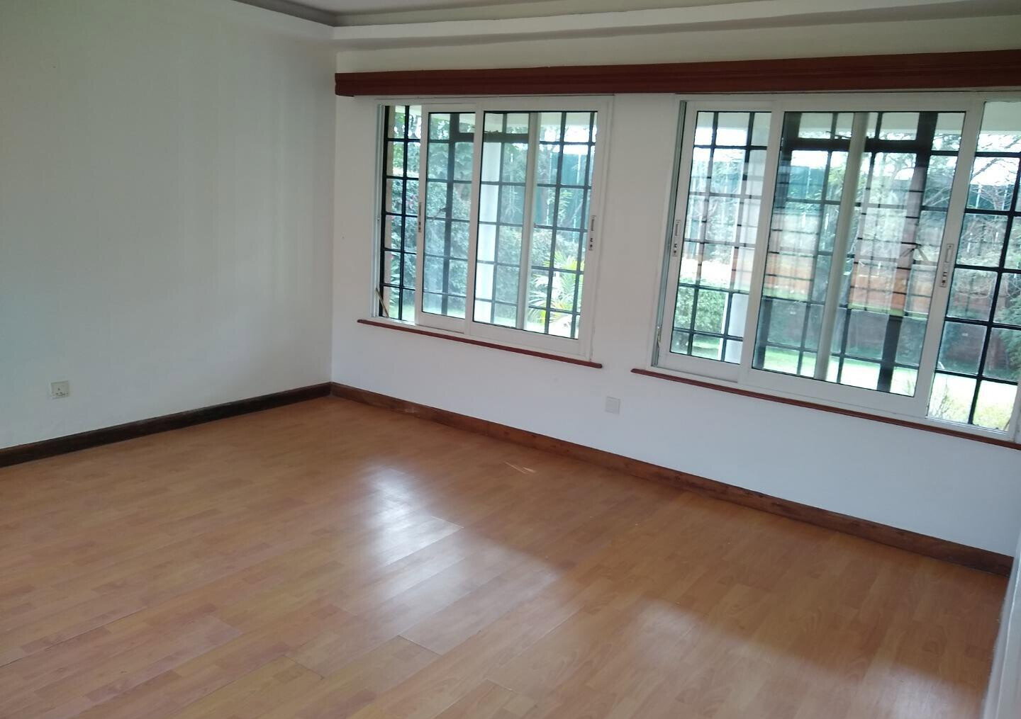 Half Acre 5BR Haven at KSh 350K