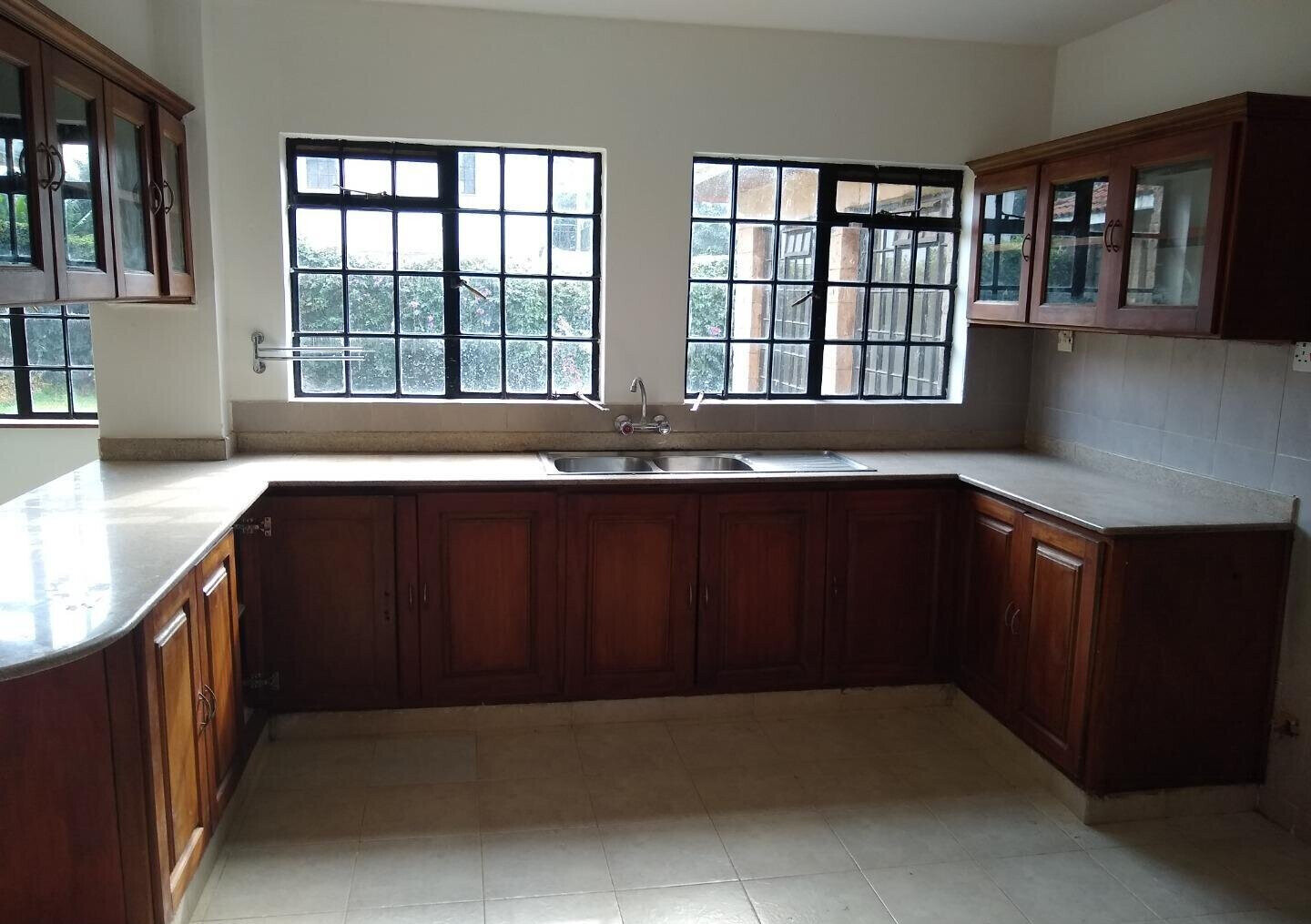 Half Acre 5BR Haven at KSh 350K