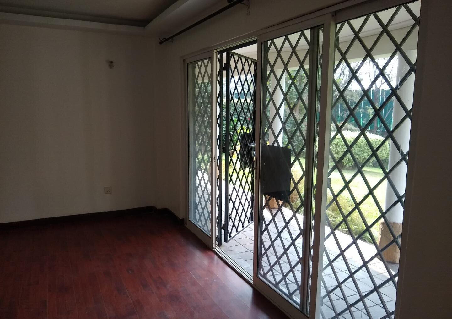 Half Acre 5BR Haven at KSh 350K