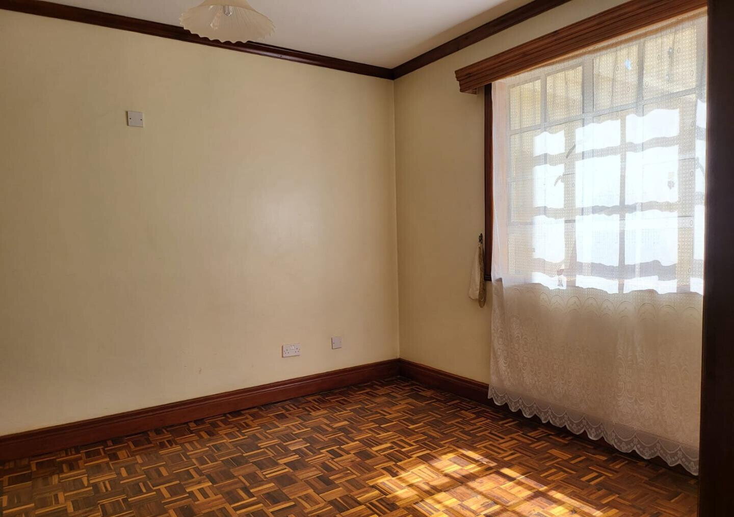 Half Acre 5BR Townhouse with Garden