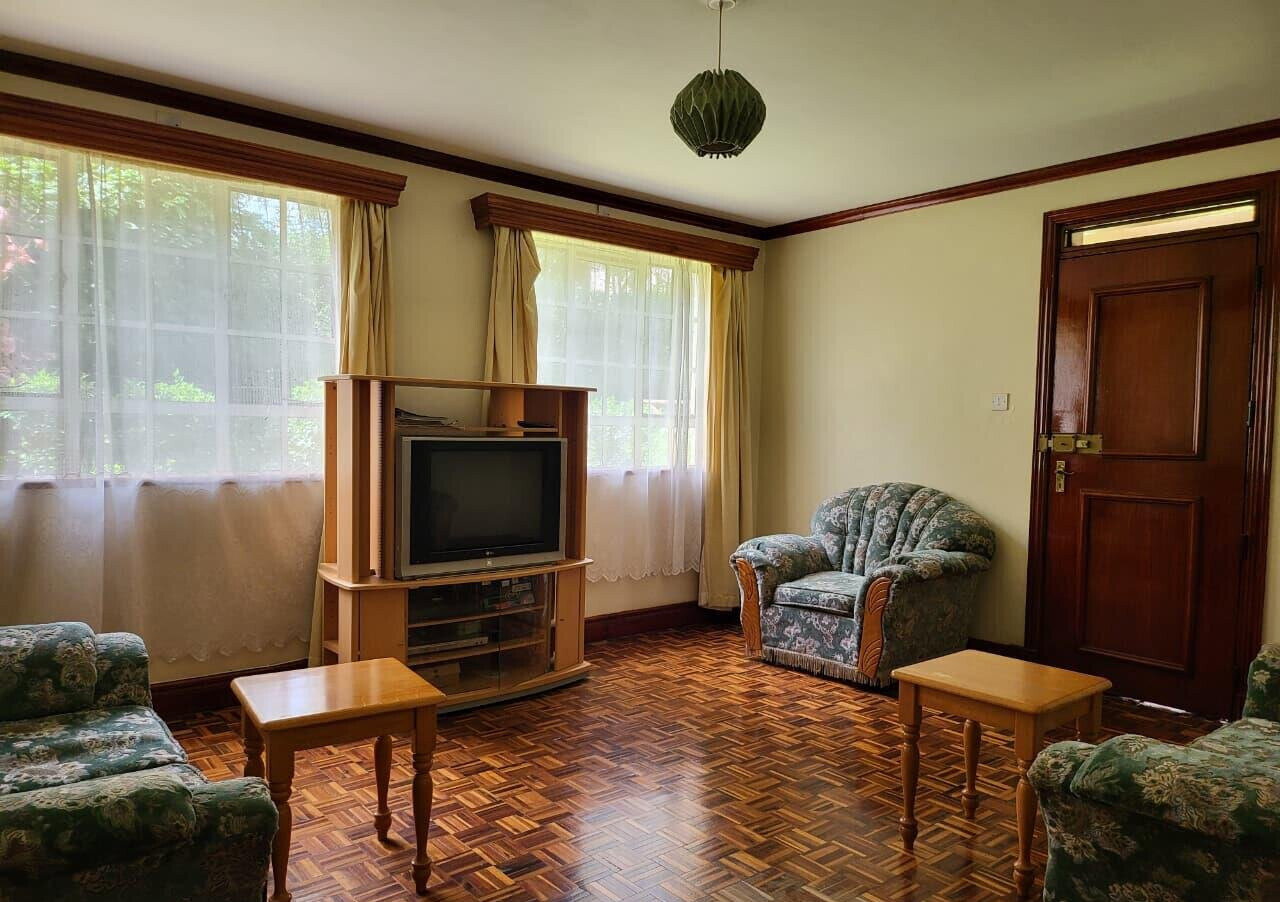 Half Acre 5BR Townhouse with Garden