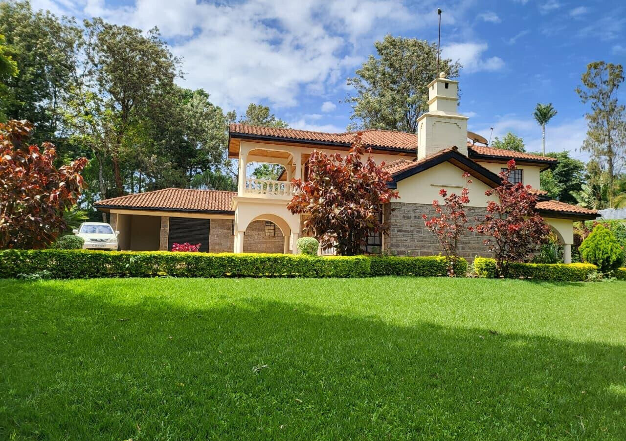 Half Acre 5BR Townhouse with Garden