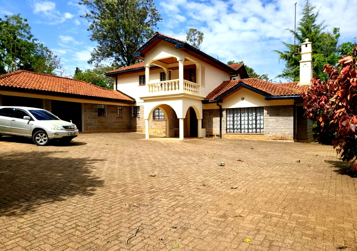 Half Acre 5BR Townhouse with Garden