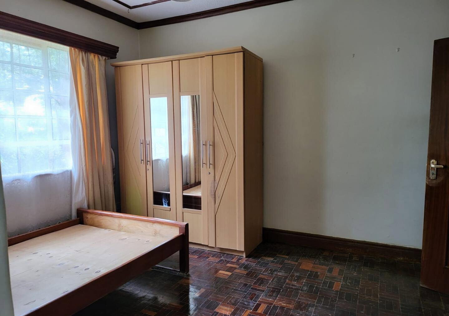 Half Acre 5BR Townhouse with Garden