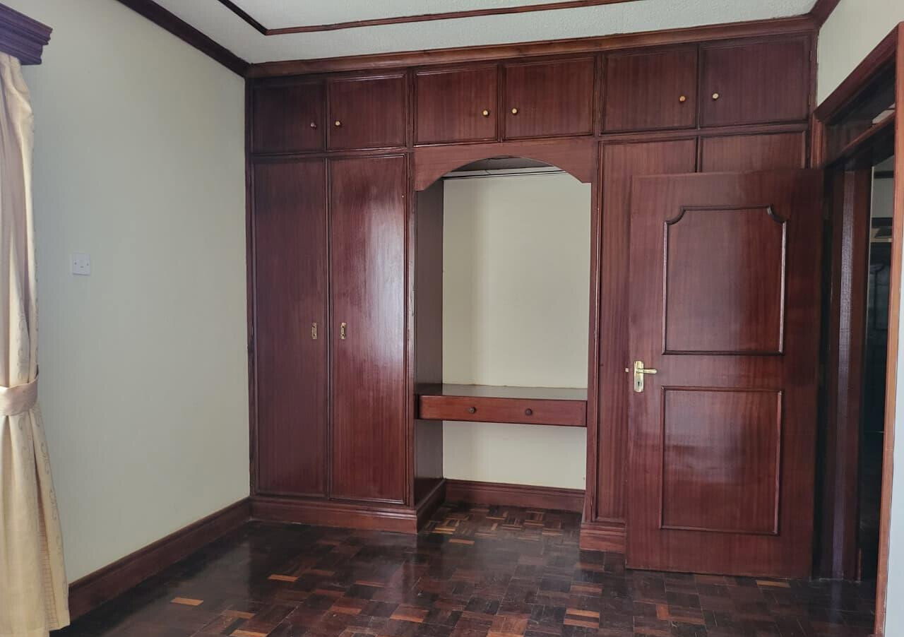 Half Acre 5BR Townhouse with Garden