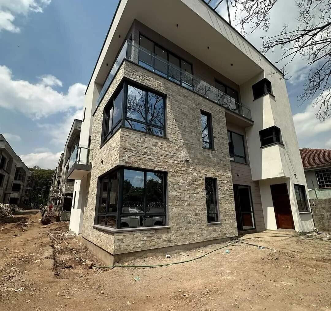 4-Ensuite Townhouse with Rooftop Terrace & DSQ - Lavington