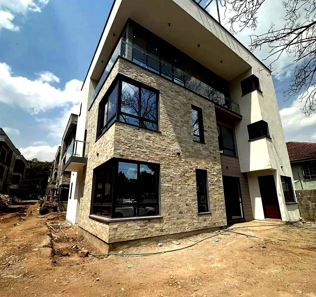 4-Ensuite Townhouse with Rooftop Terrace & DSQ - Lavington