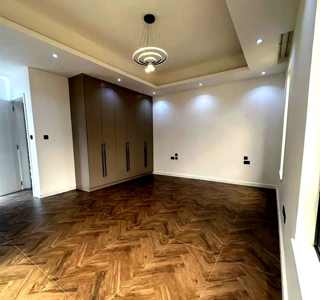 4-Ensuite Townhouse with Rooftop Terrace & DSQ - Lavington
